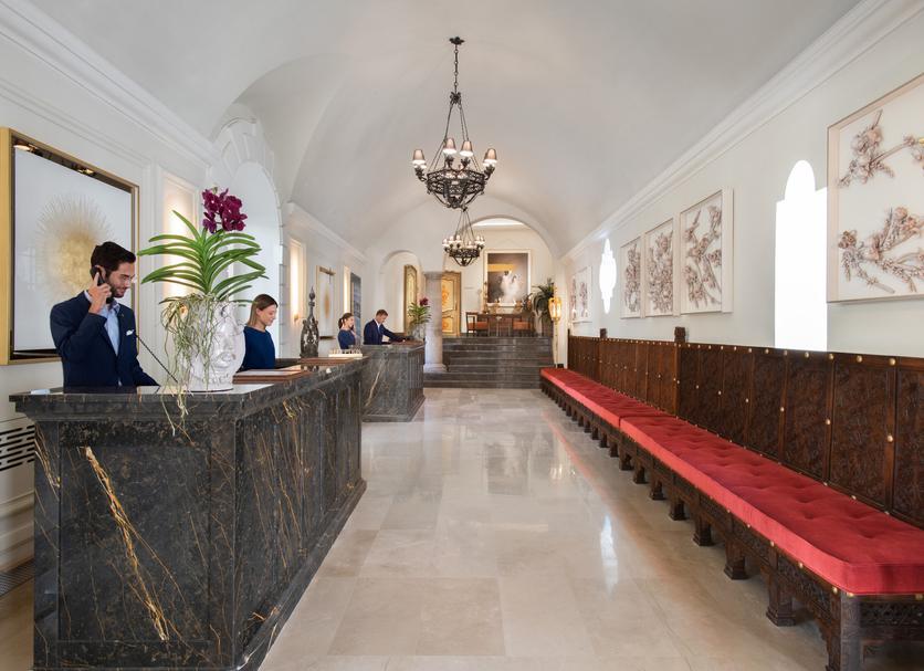 Front desk Photo