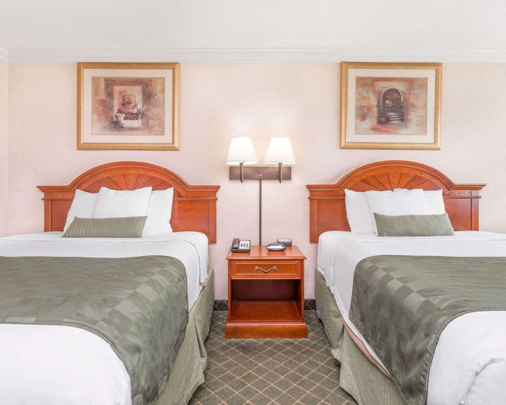 Ramada By Wyndham Macon Macon Compare 28 Deals From 52 Kayak