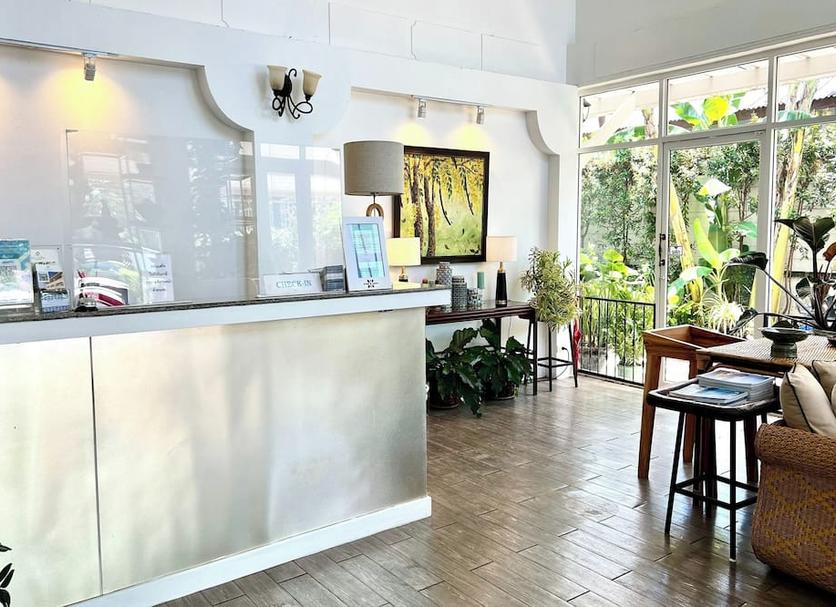 Front desk Photo