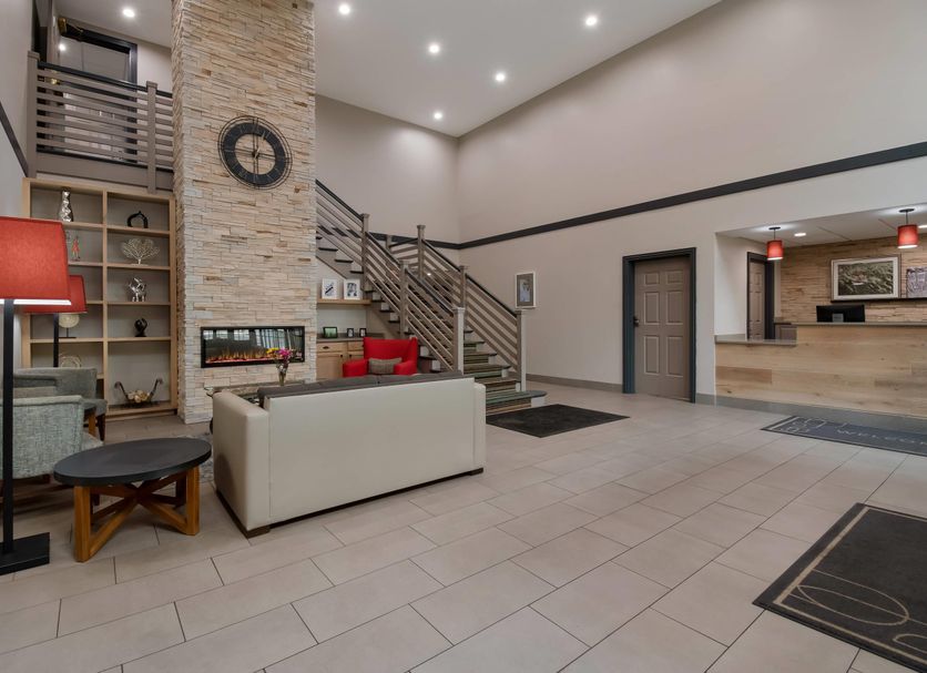 Country Inn & Suites by Radisson Harrisburg Northeast lobby with staircase, seating area and front desk in Harrisburg