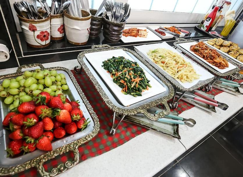 Buffet Photo