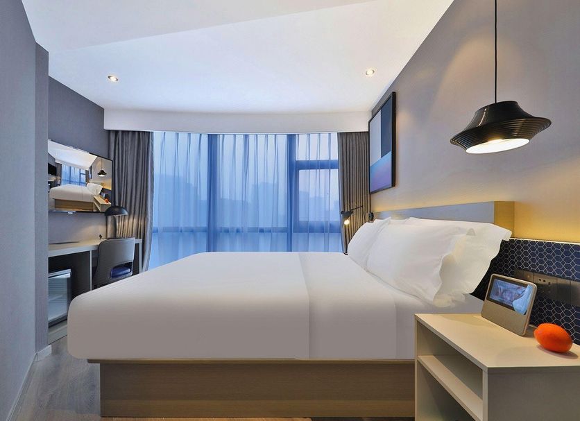 Orange Hotel Beijing Chaoyangmen Yabao Road Children's Hospital room with bed, desk and large window view in Beijing
