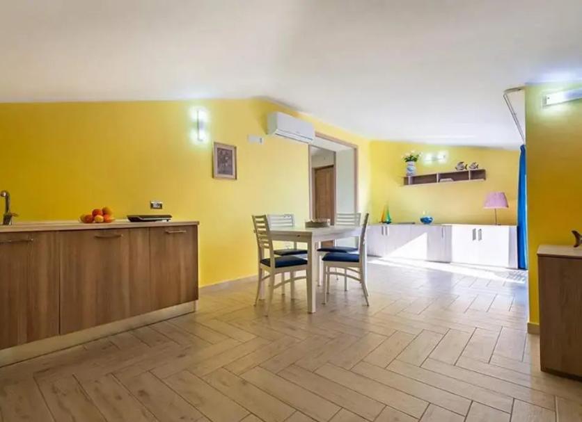 Dining room Photo