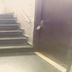 Hotel Sartaj, Ludhiāna: interior staircase with dark steps and a closed door