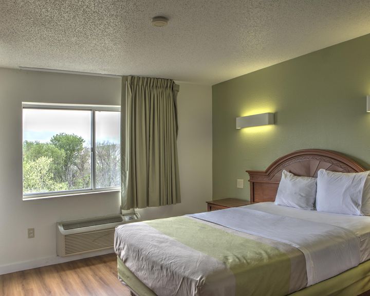 Motel 6 Dallas Northwest 70 7 6 Dallas Hotel Deals Reviews Kayak