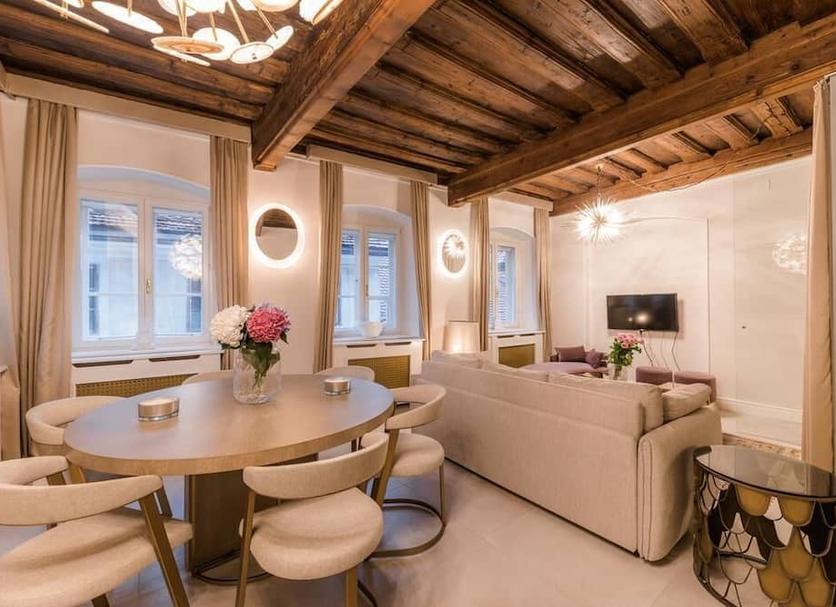 Dining room Photo