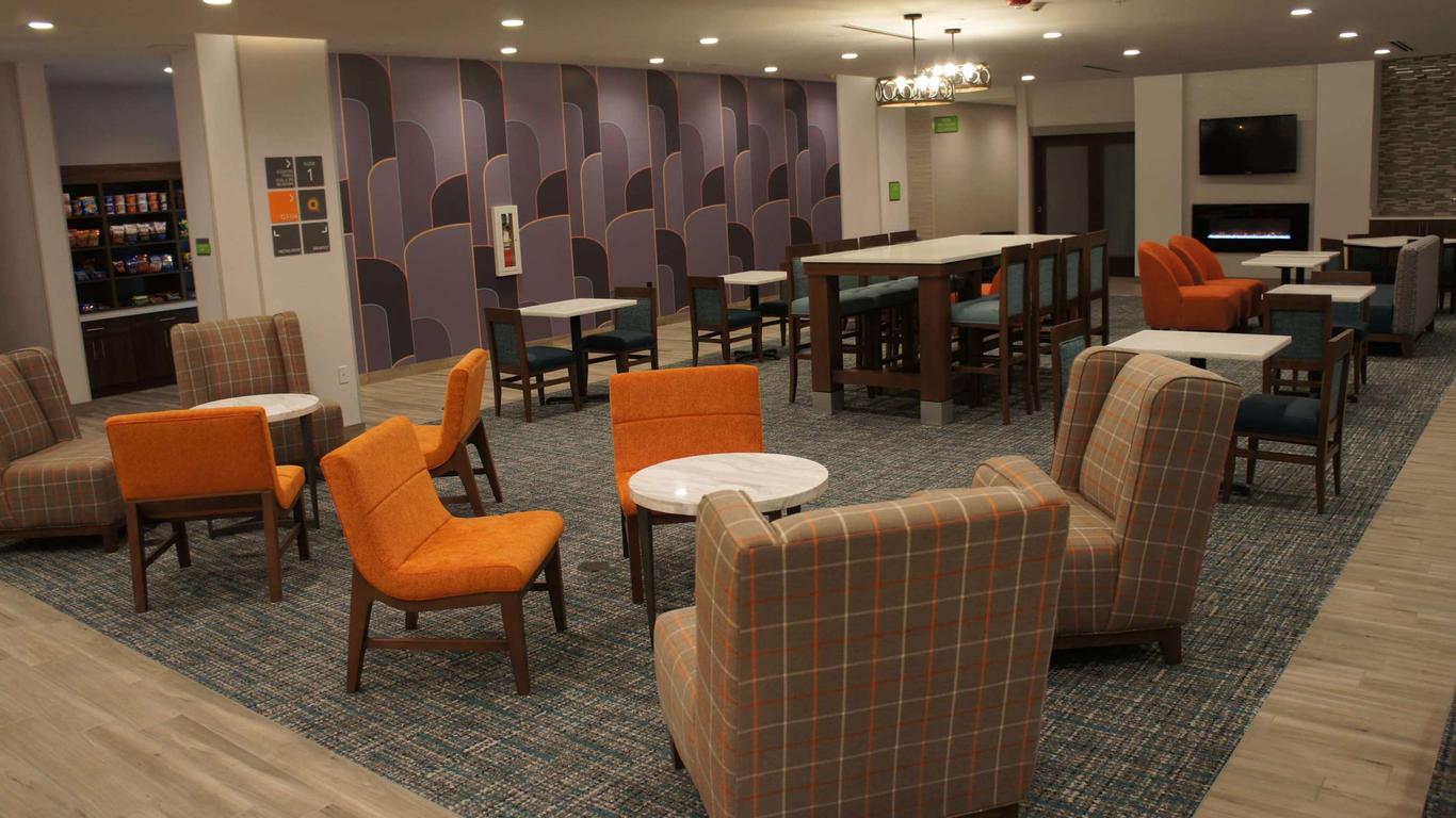 La Quinta Inn & Suites by Wyndham Littleton/Red Rocks