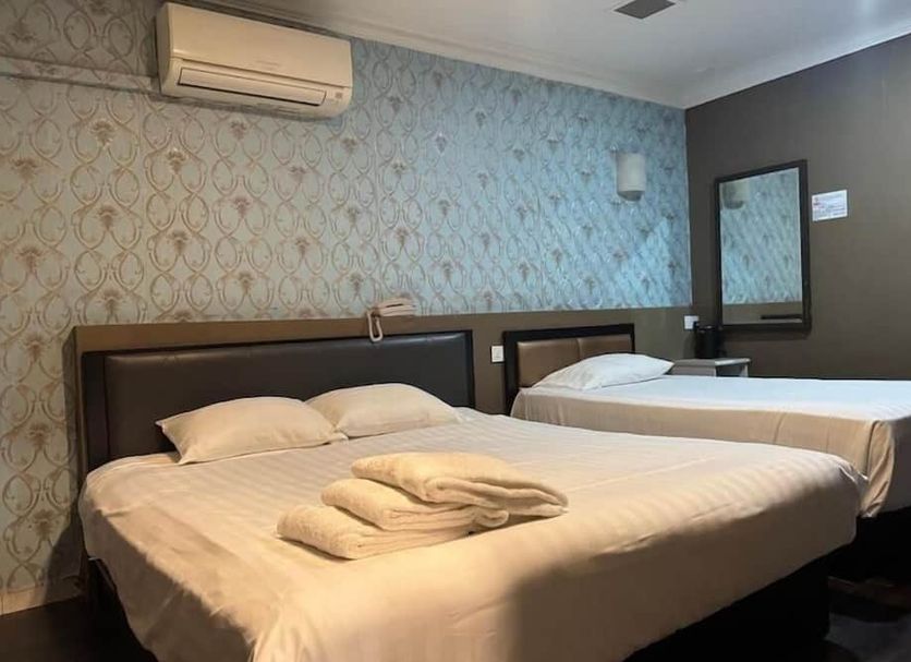 The Quay Hotel Bugis Singapore guest room with two beds, wall mirror and air conditioner