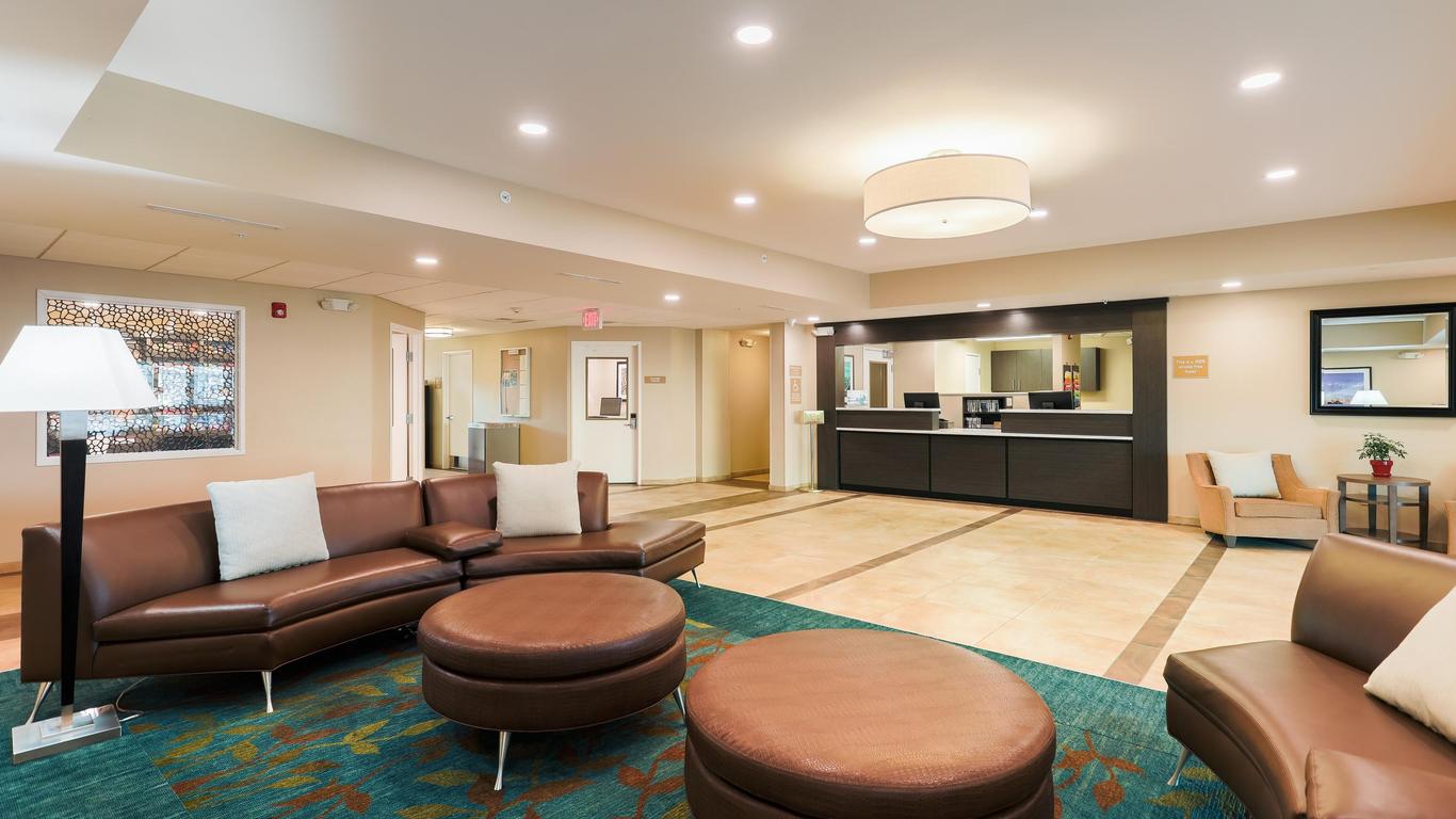 Candlewood Suites Lenexa - Overland Park Area