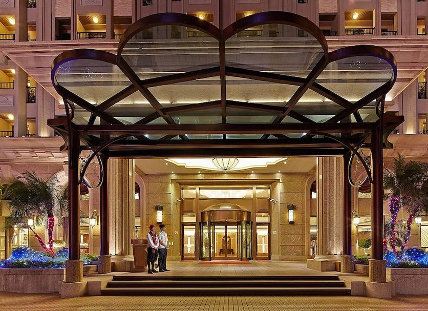 E-Da Skylark Hotel in Kaohsiung City entrance with heart-shaped canopy and lit palm planters