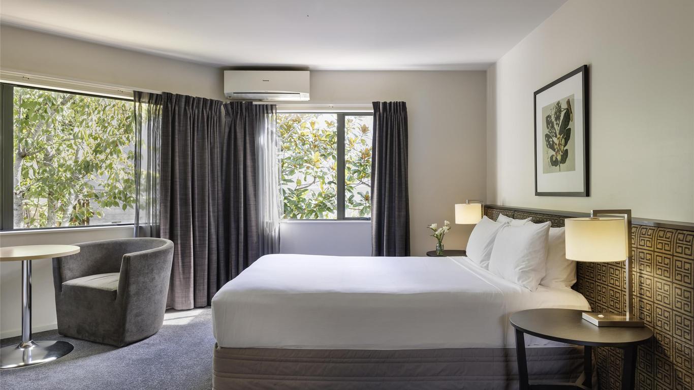 Greenlane Suites
