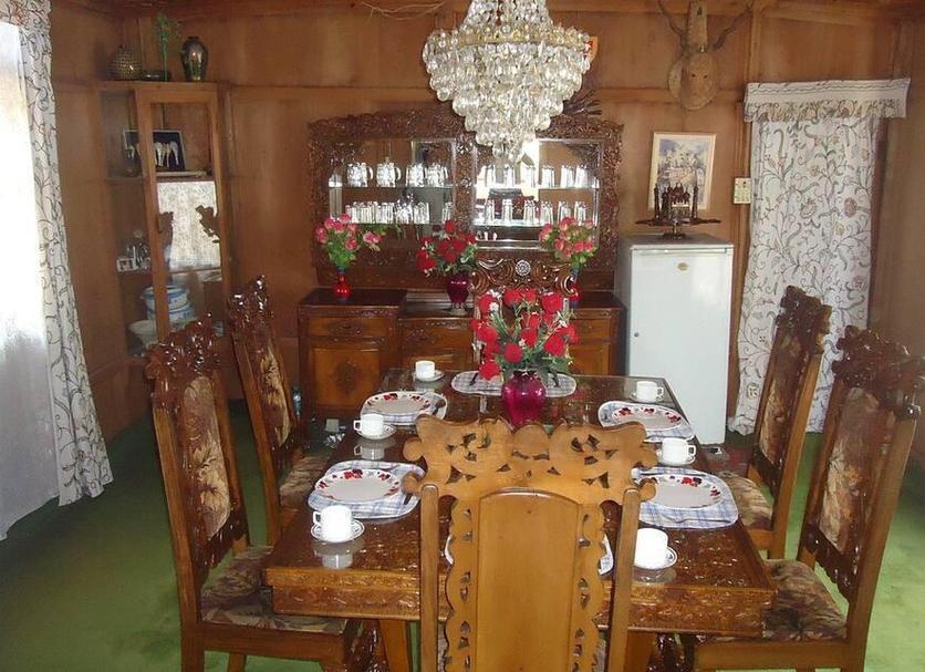 Dining room Photo