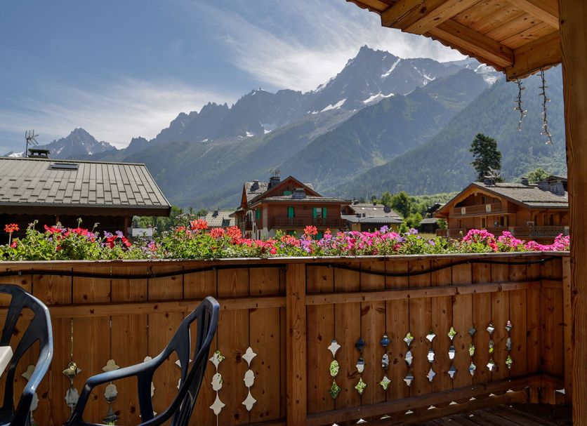 Le Saint Antoine in Les Houches with mountain views from a balcony and flower boxes