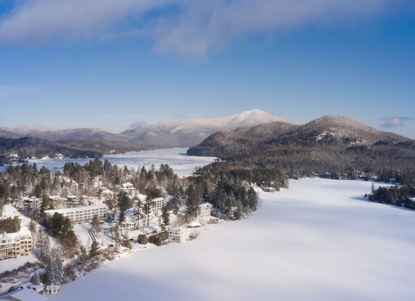 Lake Placid Inn: Residences in Lake Placid with snowy lake and mountain views