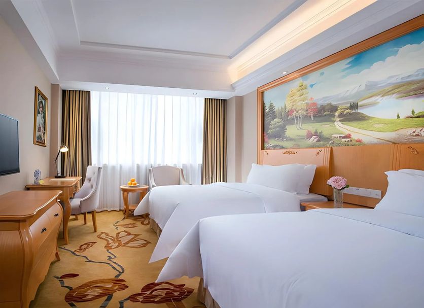 Jinghu Hotel Shenzhen guest room with two twin beds and large window in Shenzhen