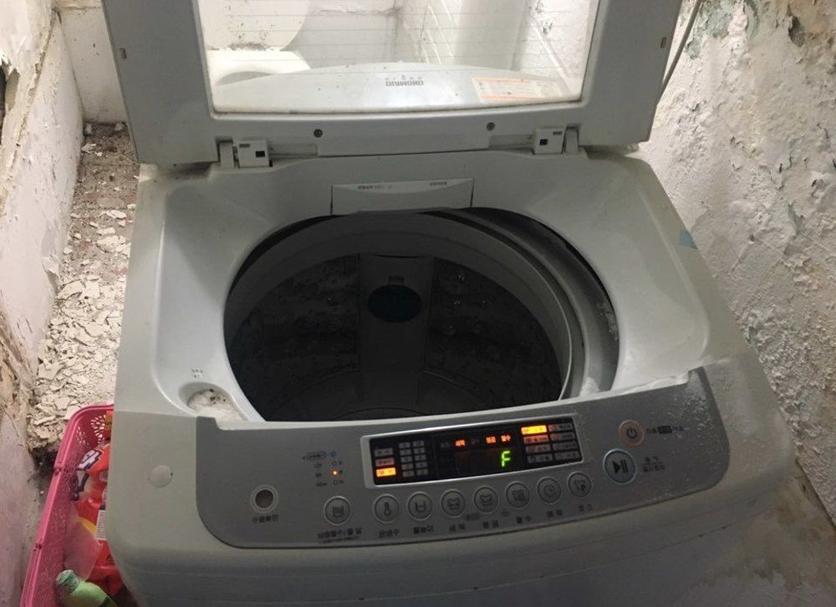 Laundry facility Photo