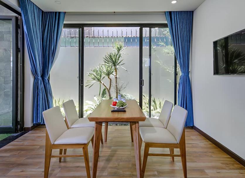 Dining room Photo