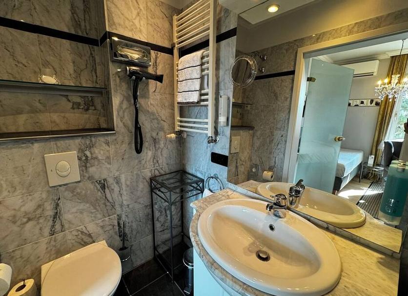 Bathroom Photo