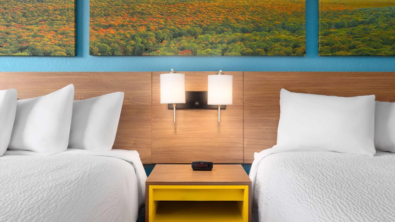 Days Inn & Suites by Wyndham Indianapolis Airport East