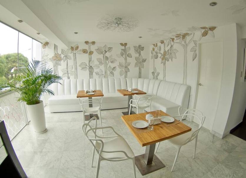 Dining room Photo