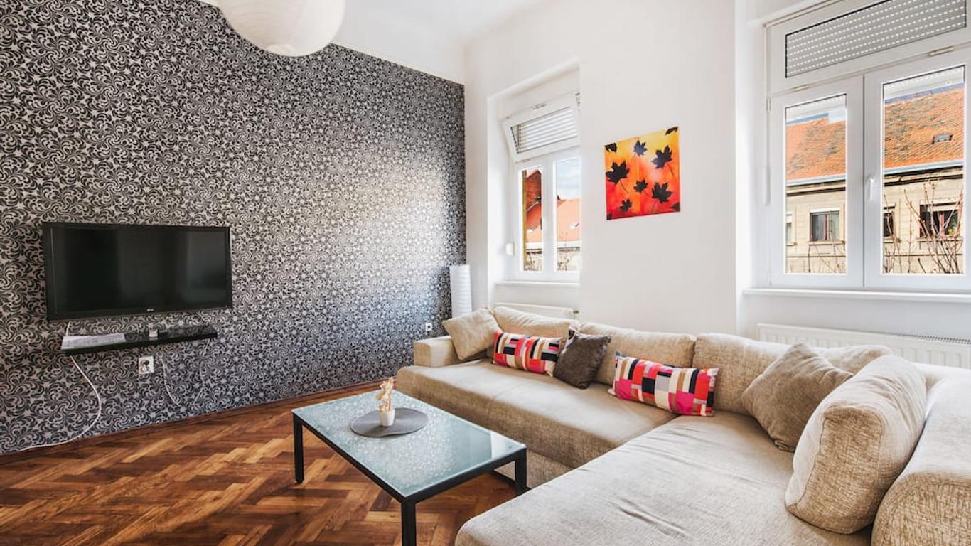 Tia Apartments and Rooms