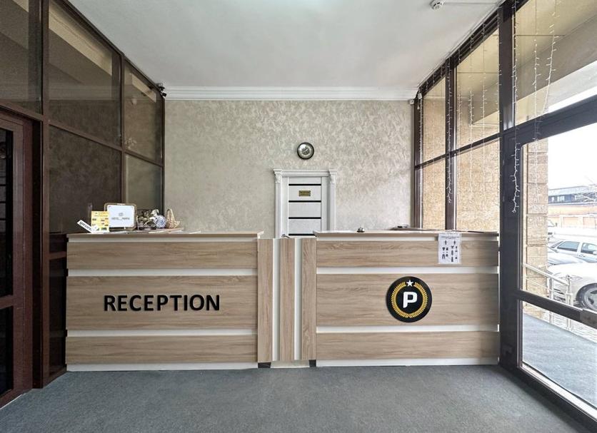 Front desk Photo