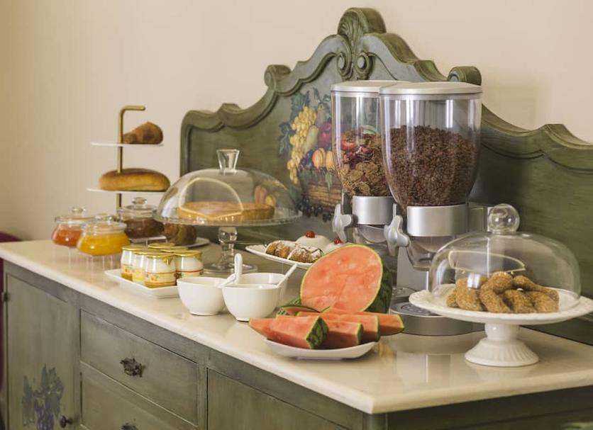 Buffet Photo