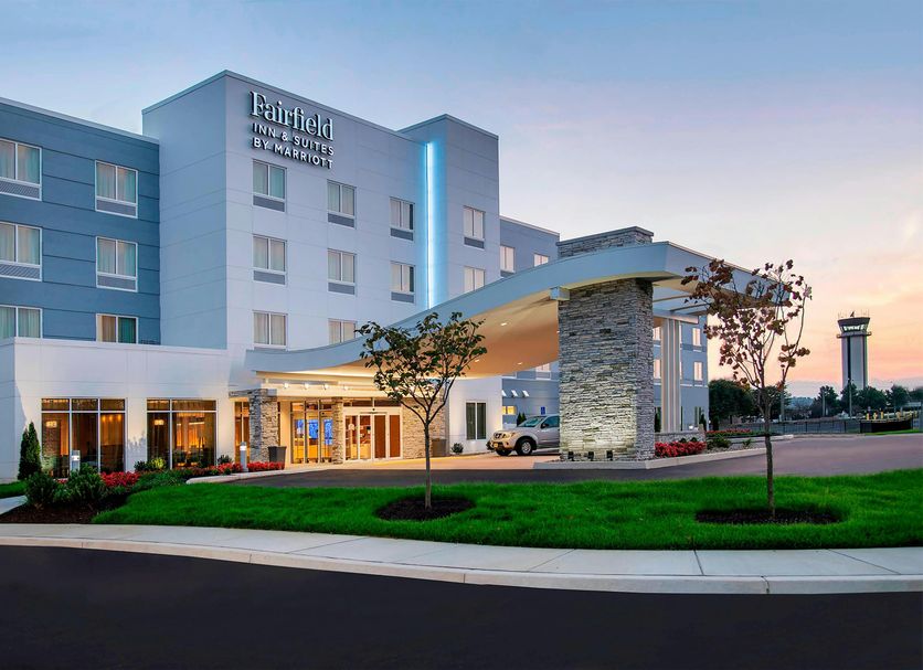 Fairfield Inn & Suites by Marriott Harrisburg International Airport in Middletown exterior with covered entrance at dusk