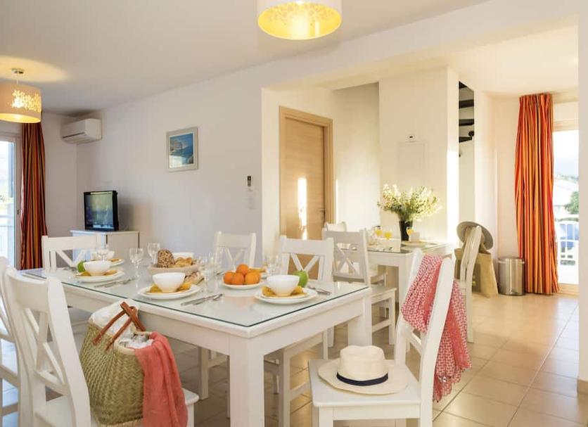 Dining room Photo