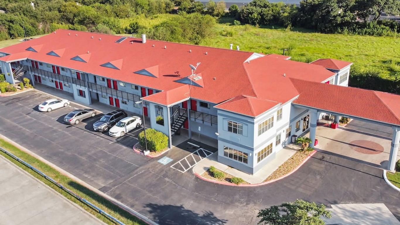 Quality Inn and Suites I-10 near Fiesta Texas