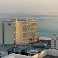 Ocean View Luxurious Condo-Best Location + Balcony