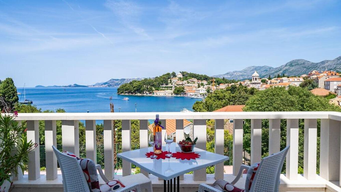 Apartments & Rooms Mara & Petrunjela - Studio Apartment with Balcony and Sea View