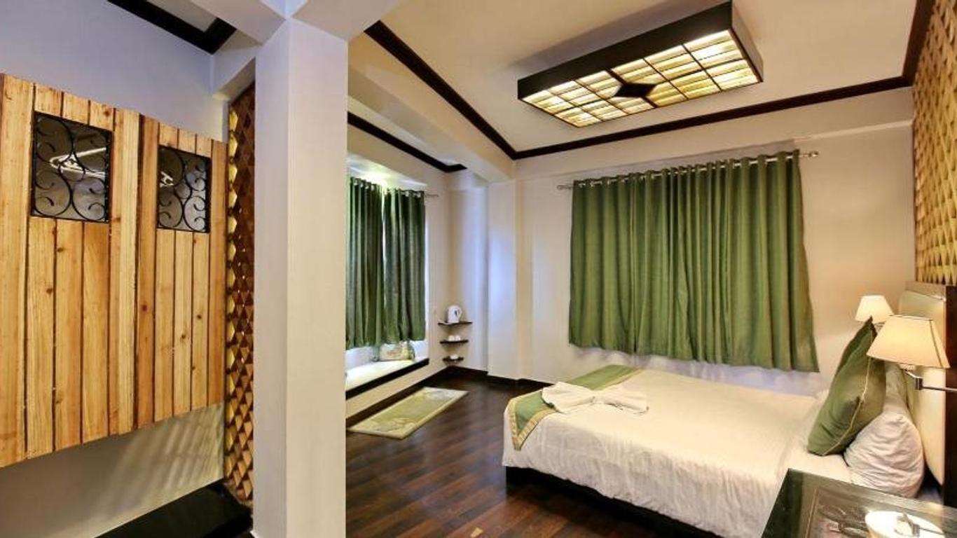Hotel Dip Palace