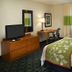 Fairfield Inn & Suites by Marriott Indianapolis East guest room with bed, desk, TV, and chair in Indianapolis