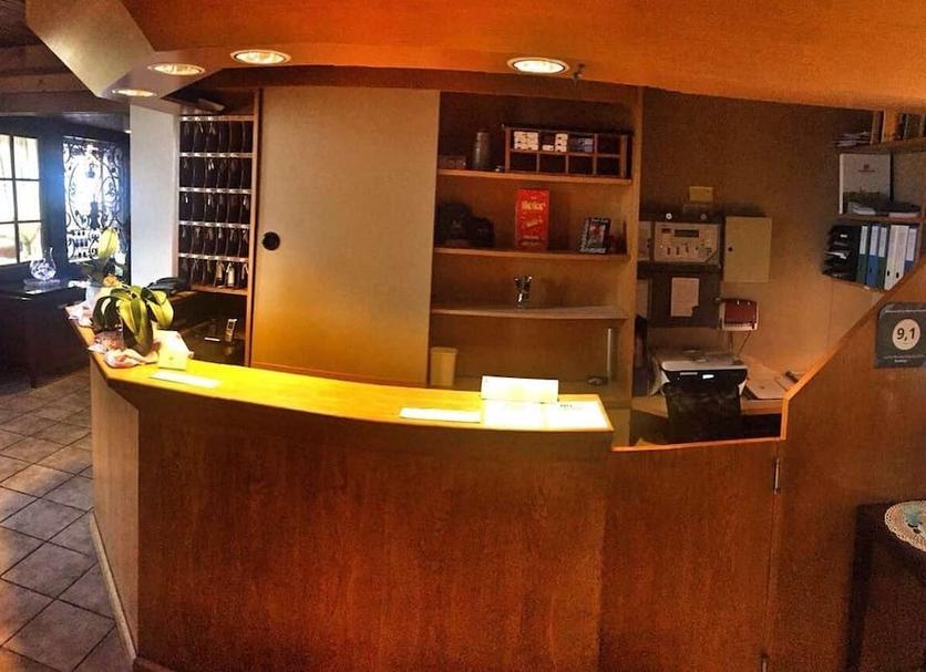 Front desk Photo