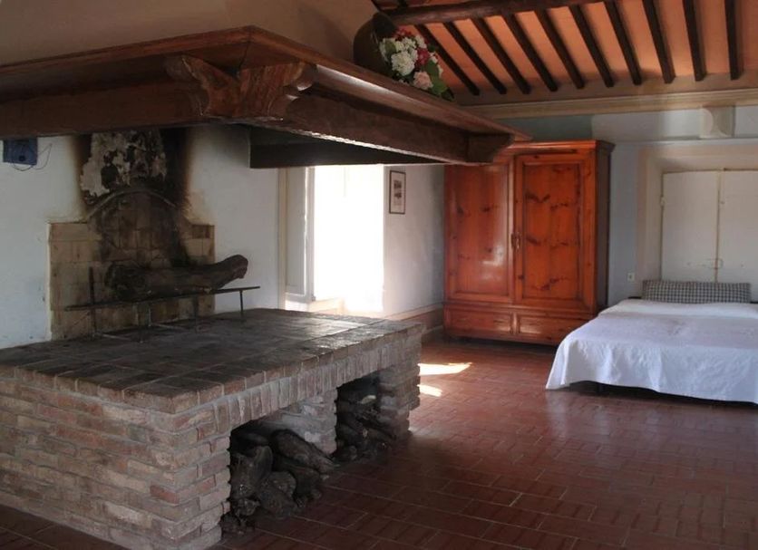 Residenza La Limonaia in Portoferraio with rustic room, brick fireplace and single bed