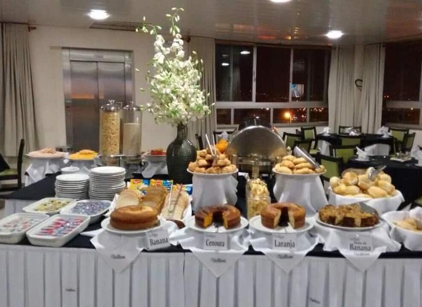 Buffet Photo