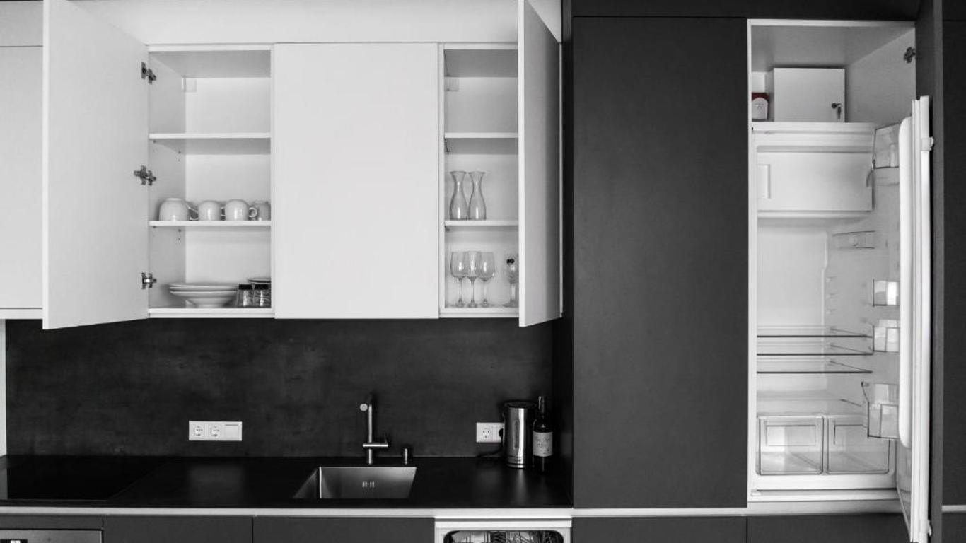 Deluxe Apartments by Hostlovers