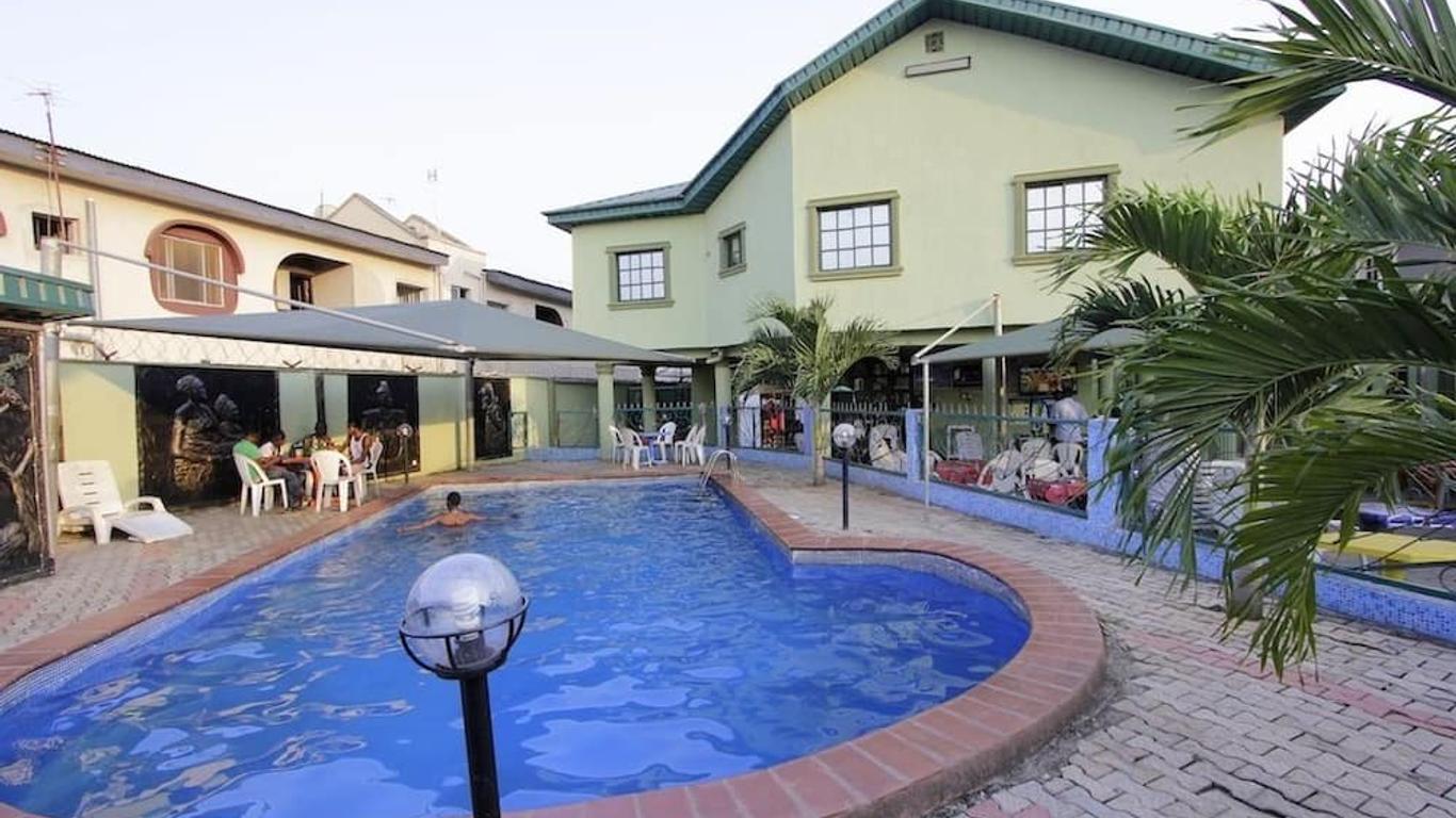 Oyins Holiday Inn