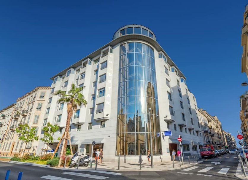 Goldstar Apartments & Suites in Nice with curved glass corner facade on a city street