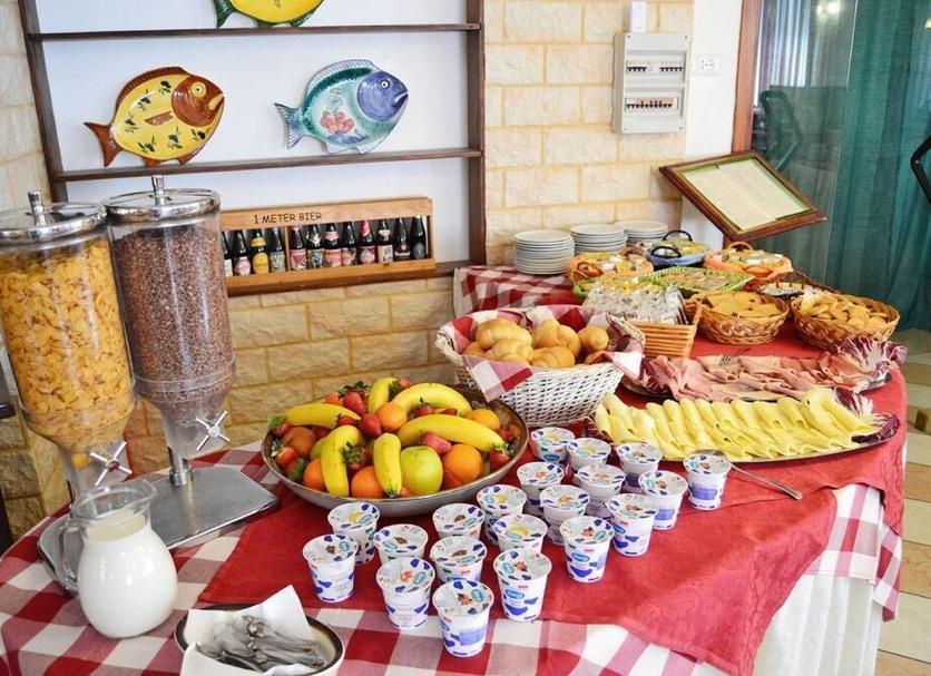 Buffet Photo
