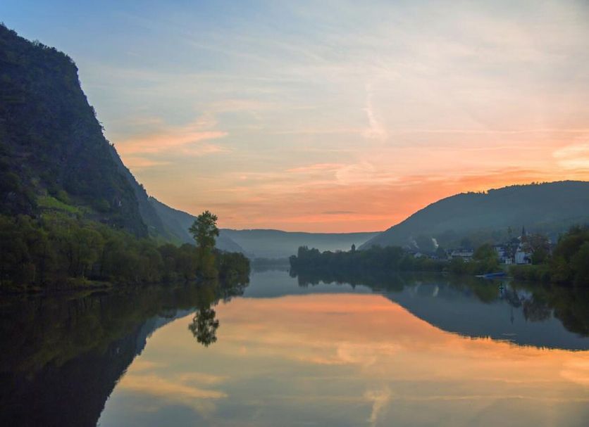 Moselland Hotel im Enderttal Zum Onkel Willi in Cochem with serene river valley sunset reflection
