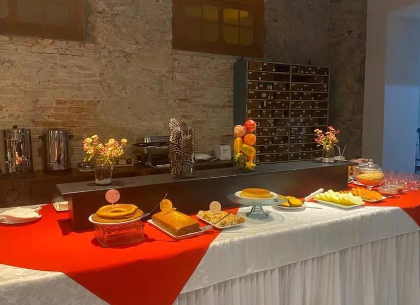 Buffet Photo