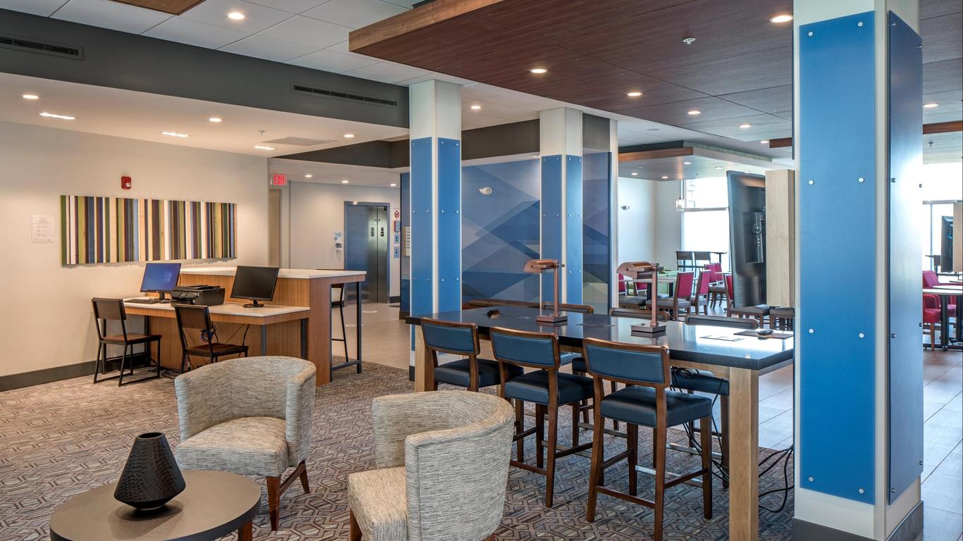 Holiday Inn Express & Suites West Omaha - Elkhorn