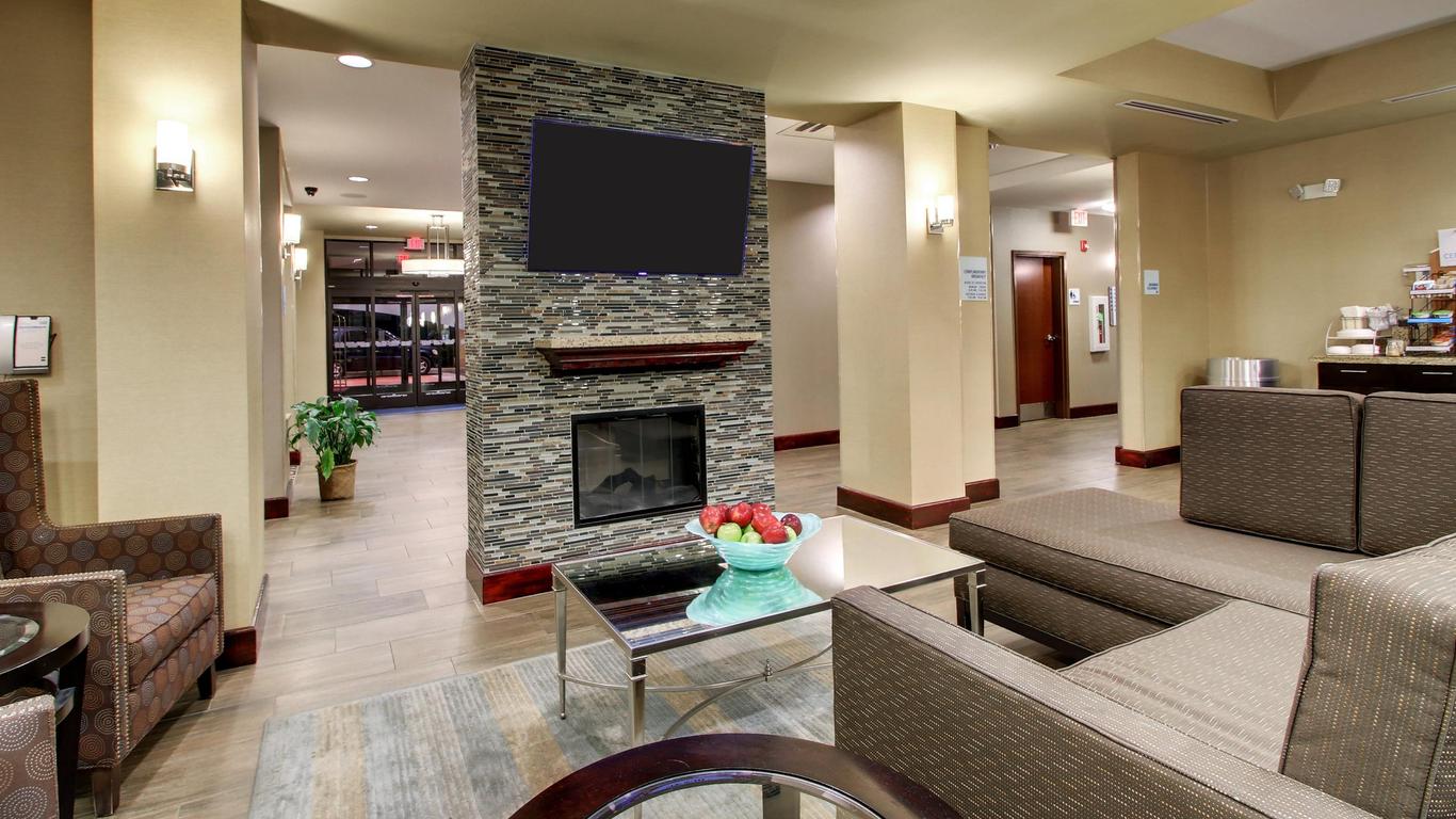 Holiday Inn Express & Suites Natchez South