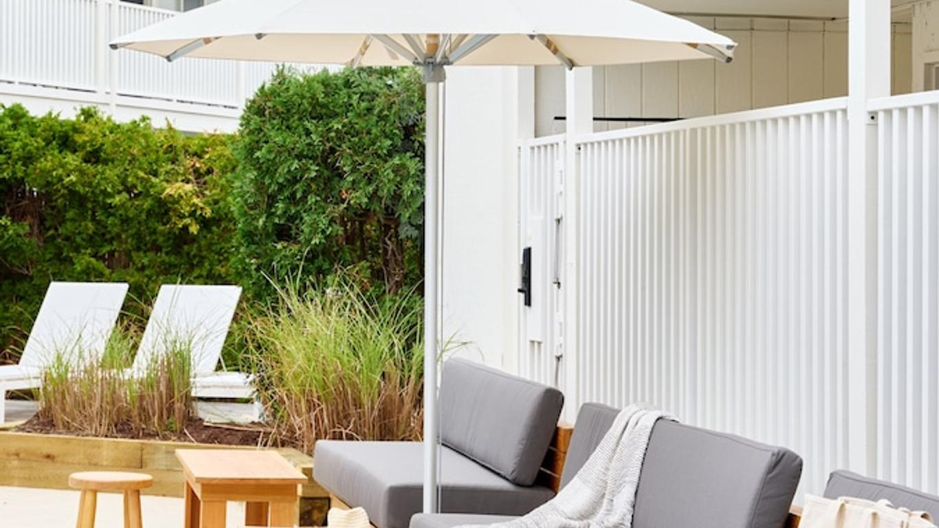 Bluebird Parker Beach Lodge
