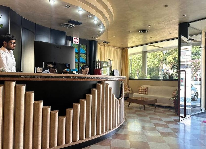 Front desk Photo