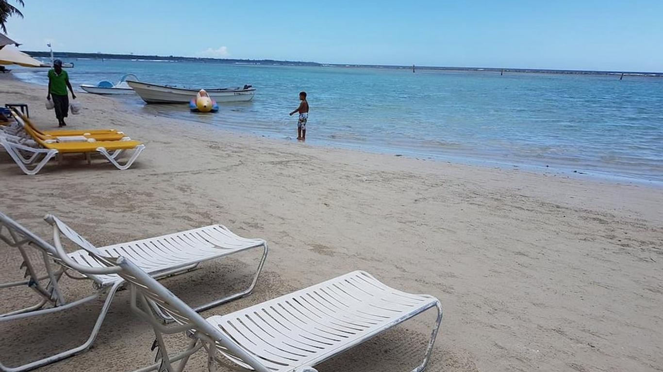 Costa Linda Beach Boca Chica Hotel