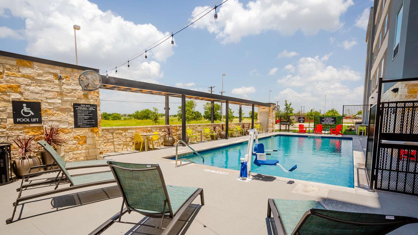 Tru by Hilton Pflugerville