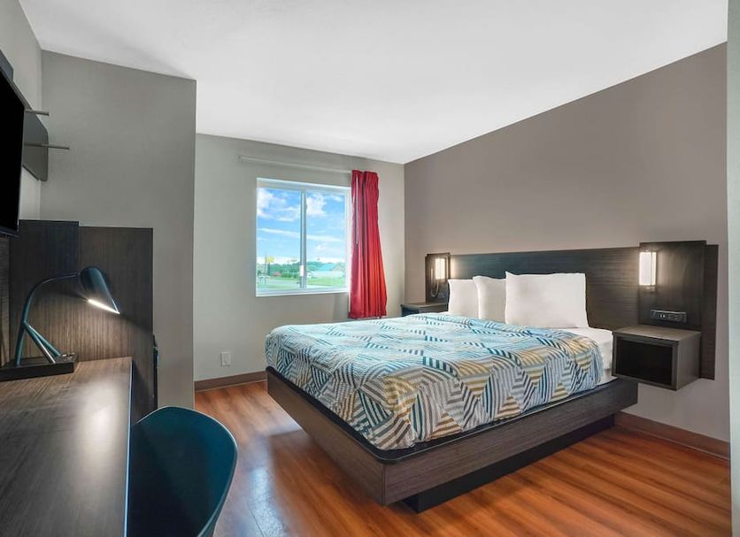 Motel 6-Montgomery, Al - Airport room with bed, desk, TV and window view in Montgomery